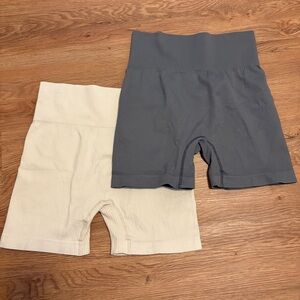 LOT OF 2: Seamless Gray and Cream Ribbed Biker Shorts Set
